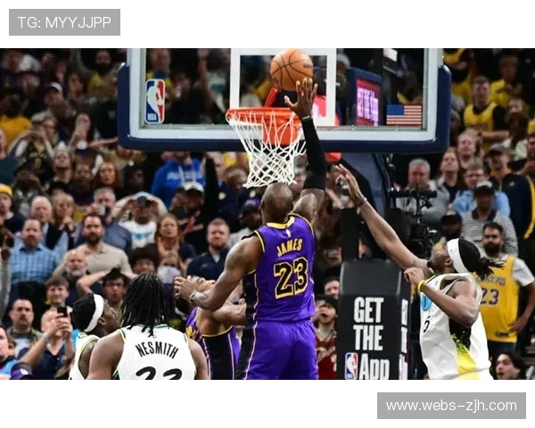 斯潘塞压哨单打詹姆斯成功，勇士半场领先湖人库里挥舞双拳致敬